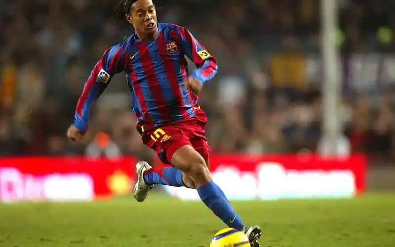 中占据有利 中占据有利